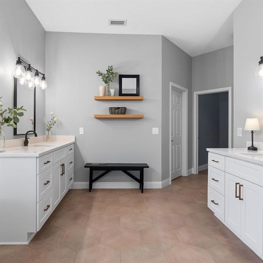 Image No.29-6 Bed Property for sale