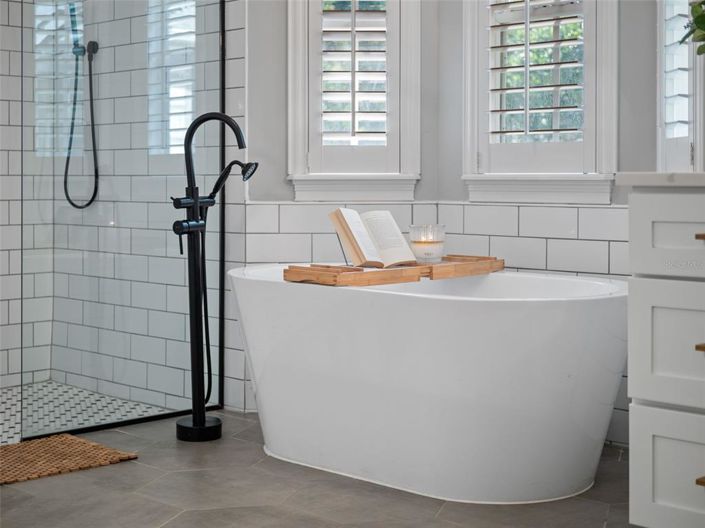 Image No.31-6 Bed Property for sale