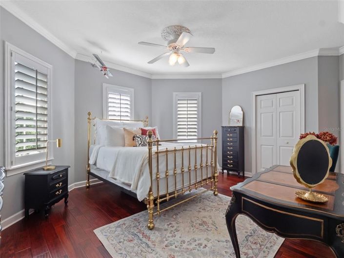 Image No.36-6 Bed Property for sale