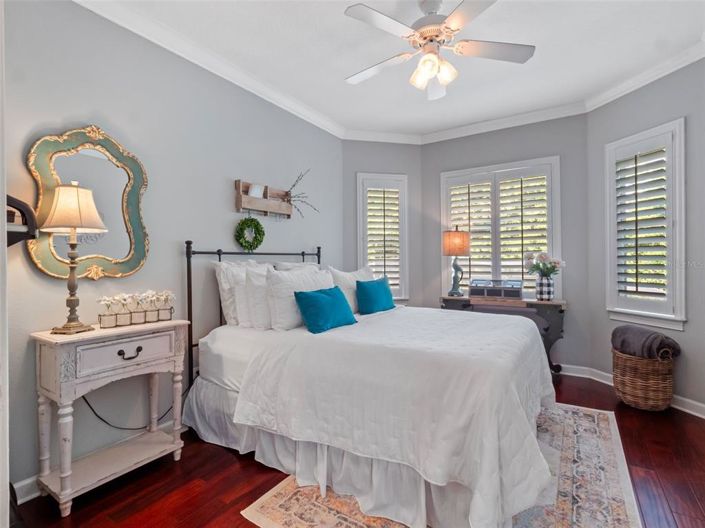 Image No.41-6 Bed Property for sale