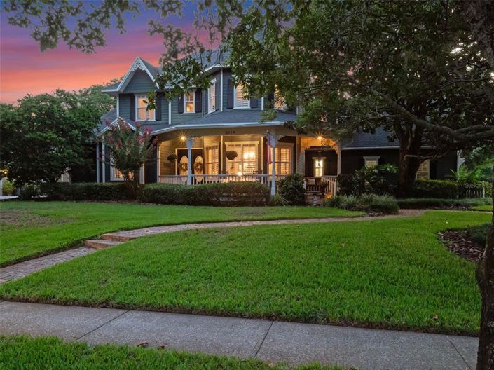 Image No.70-6 Bed Property for sale