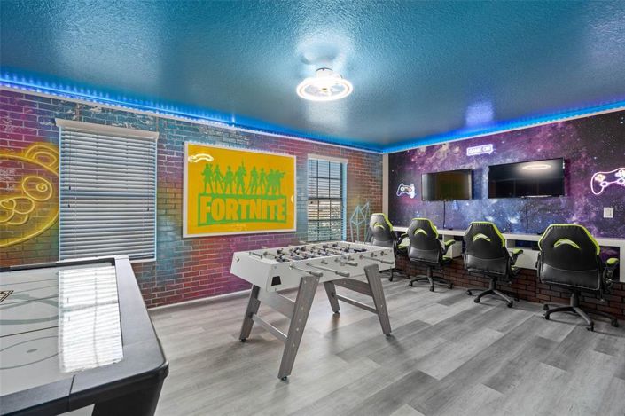 Image No.14-8 Bed Property for sale