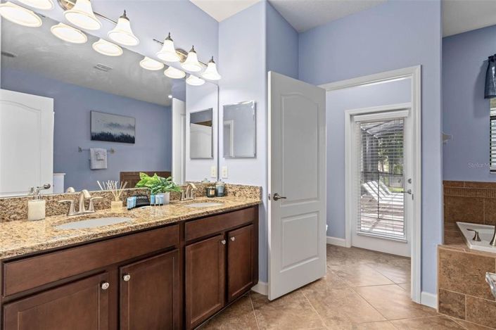 Image No.21-8 Bed Property for sale