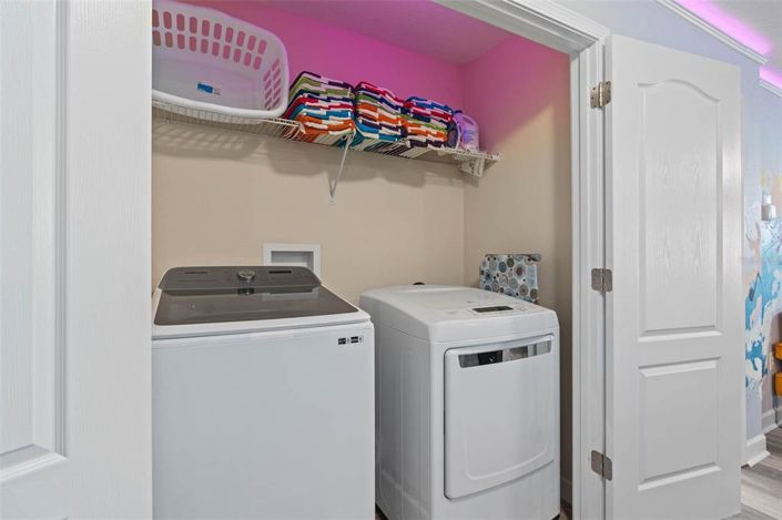 Image No.8-8 Bed Property for sale