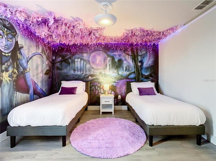 Image No.8-8 Bed Property for sale