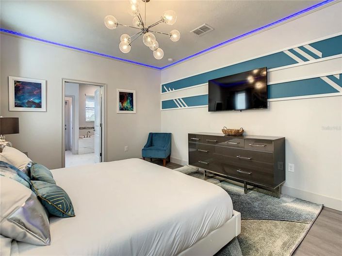 Image No.9-8 Bed Property for sale