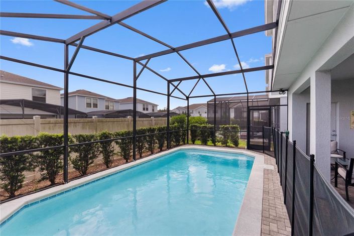 Image No.10-6 Bed Property for sale