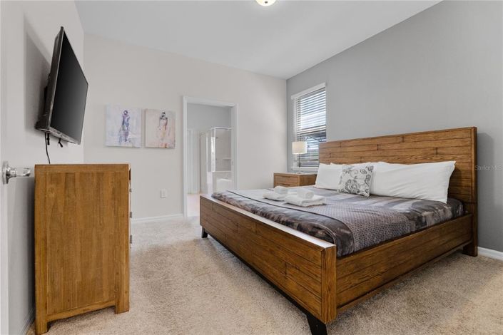 Image No.12-6 Bed Property for sale