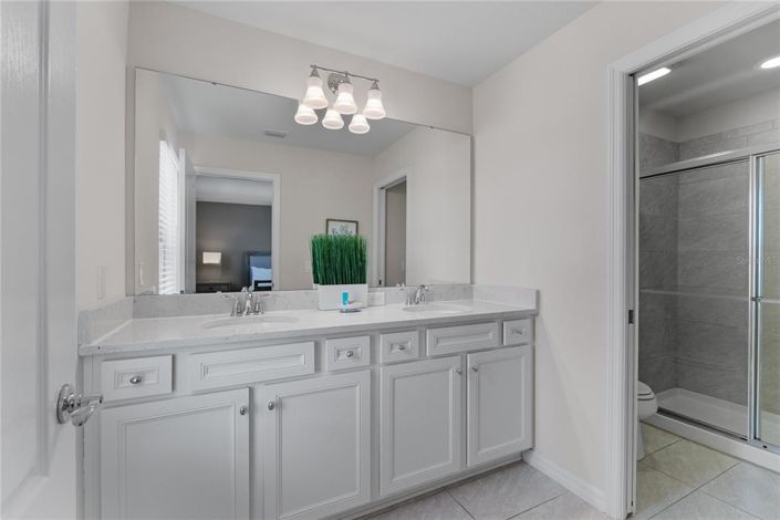 Image No.18-6 Bed Property for sale