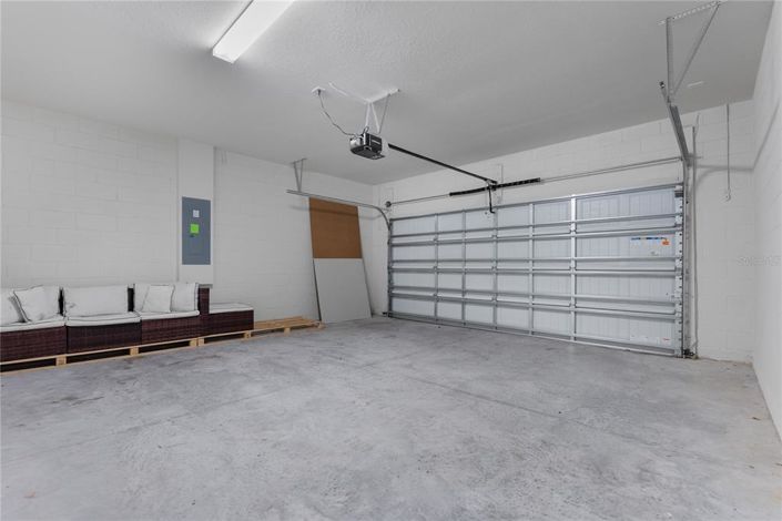 Image No.28-6 Bed Property for sale