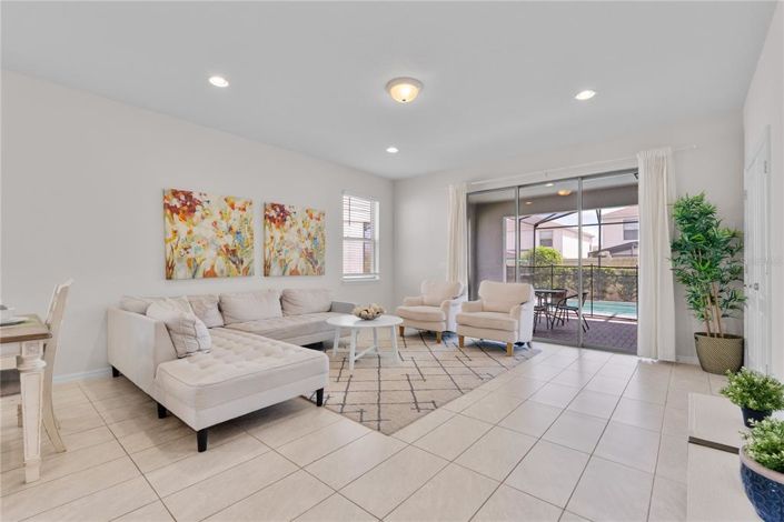 Image No.6-6 Bed Property for sale