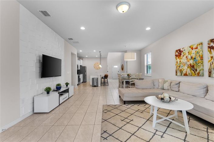 Image No.8-6 Bed Property for sale