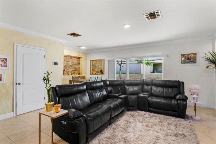 Image No.11-3 Bed Townhouse for sale