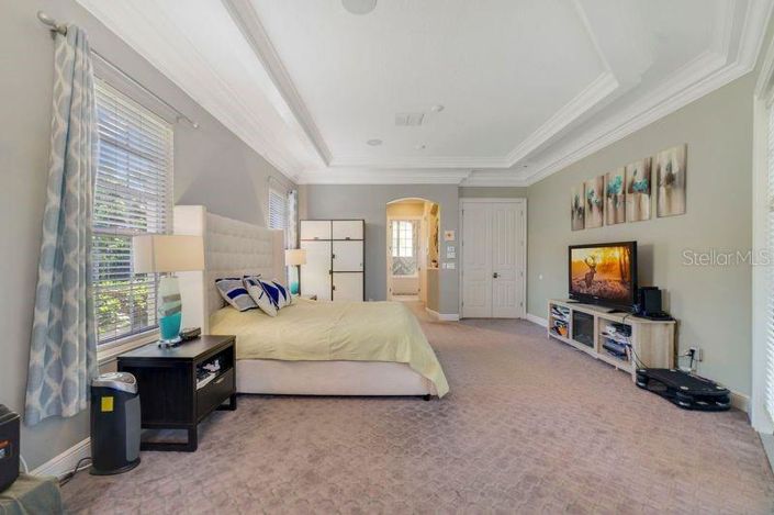 Image No.11-6 Bed Property for sale