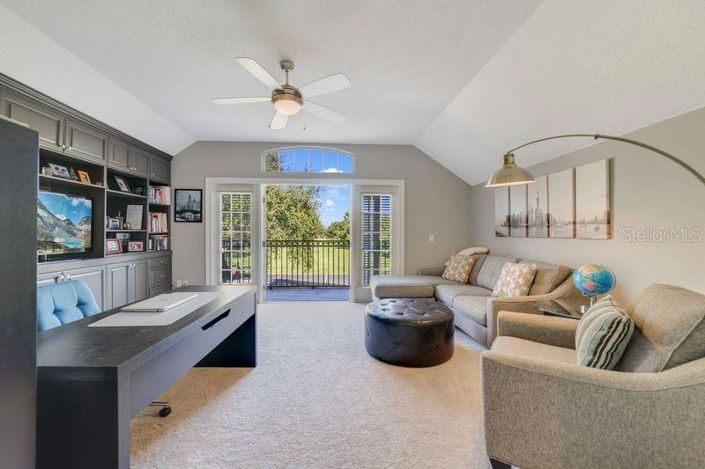 Image No.18-6 Bed Property for sale