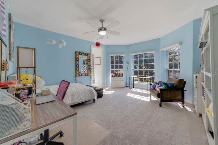 Image No.19-6 Bed Property for sale