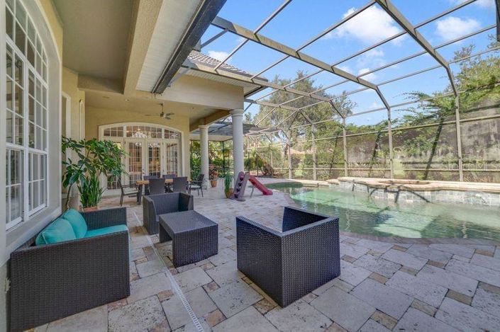 Image No.24-6 Bed Property for sale