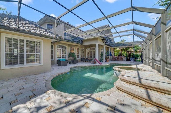 Image No.25-6 Bed Property for sale