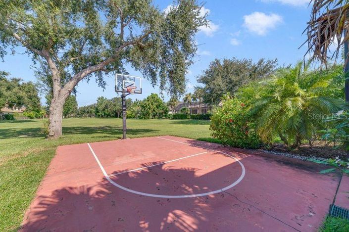 Image No.28-6 Bed Property for sale