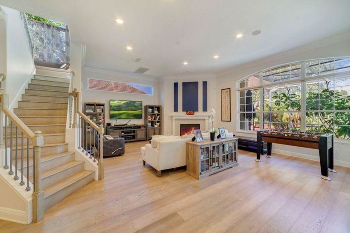 Image No.31-6 Bed Property for sale