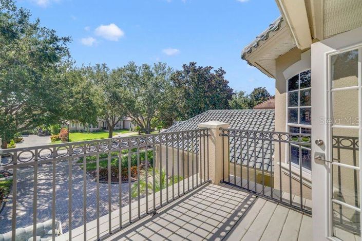 Image No.32-6 Bed Property for sale