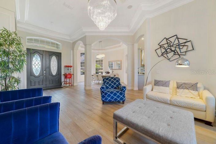 Image No.5-6 Bed Property for sale