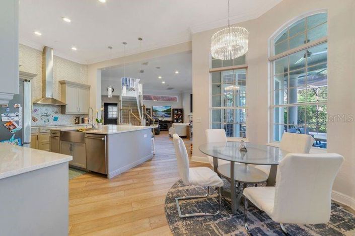 Image No.6-6 Bed Property for sale