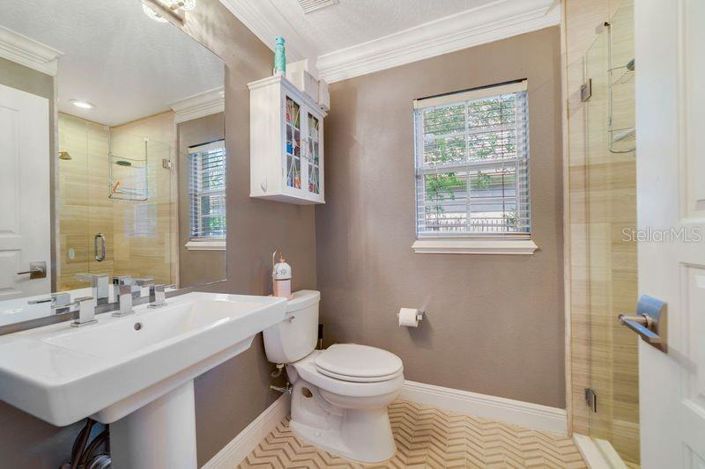 Image No.7-6 Bed Property for sale