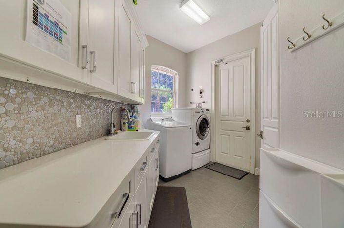 Image No.8-6 Bed Property for sale