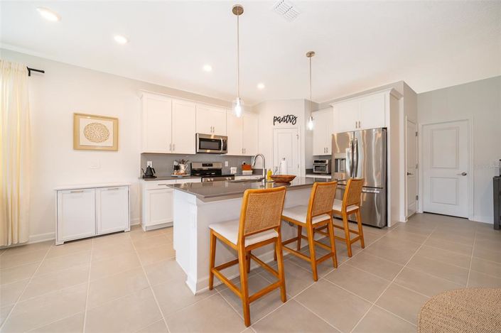 Image No.8-5 Bed Property for sale