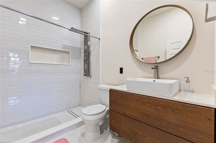 Image No.13-6 Bed Property for sale