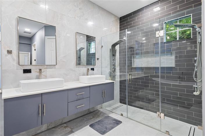 Image No.18-6 Bed Property for sale