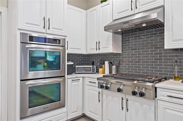 Image No.20-6 Bed Property for sale