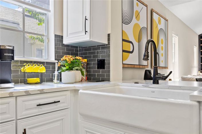 Image No.22-6 Bed Property for sale