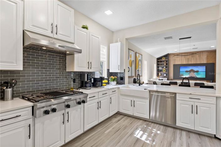 Image No.23-6 Bed Property for sale