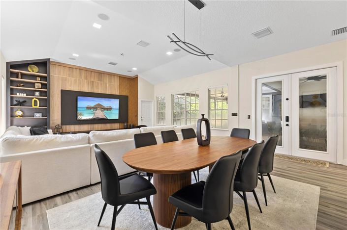 Image No.25-6 Bed Property for sale