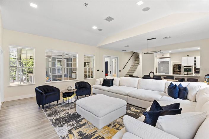 Image No.28-6 Bed Property for sale