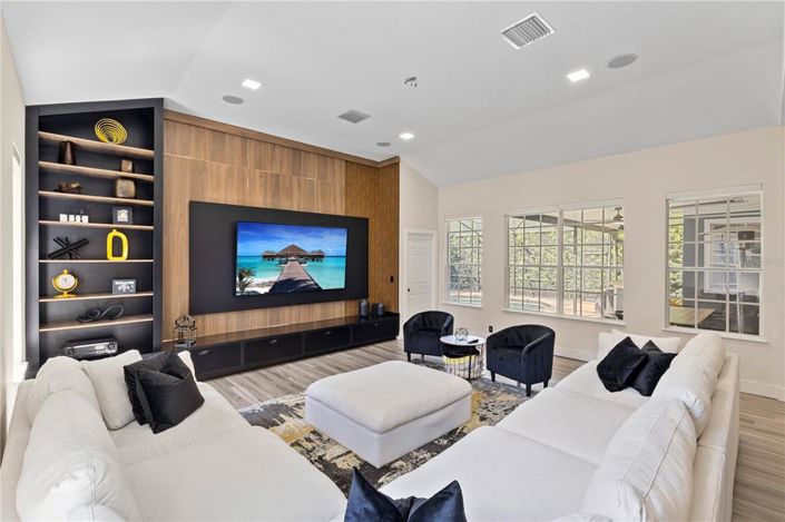 Image No.31-6 Bed Property for sale