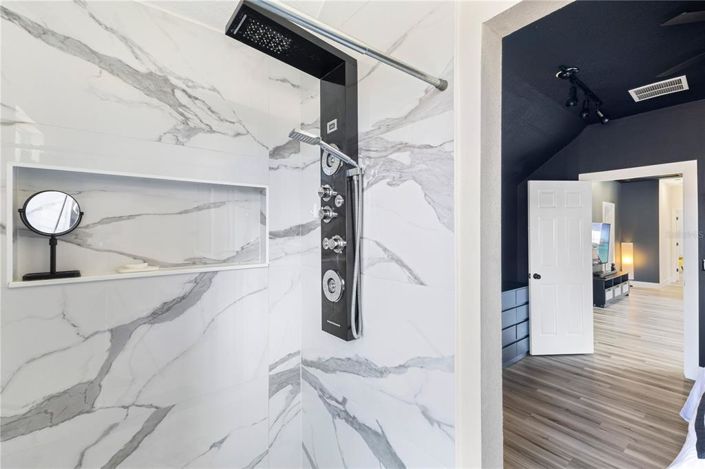 Image No.43-6 Bed Property for sale