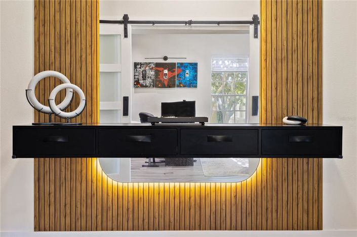 Image No.5-6 Bed Property for sale