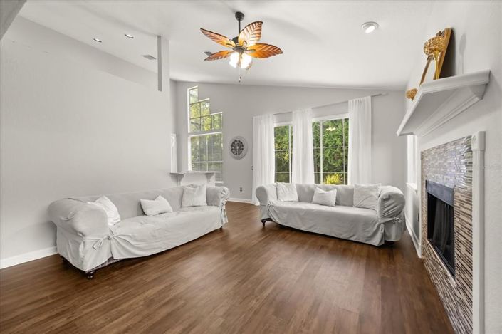 Image No.20-4 Bed Property for sale