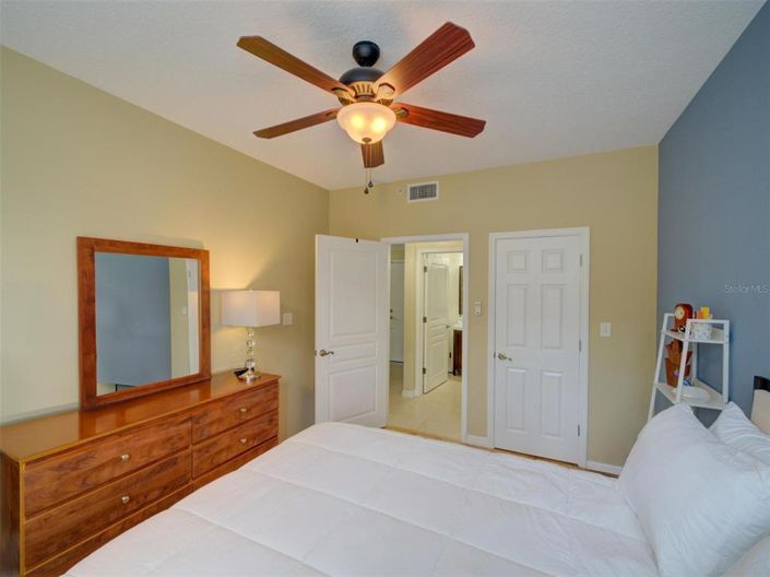 Image No.28-2 Bed Property for sale