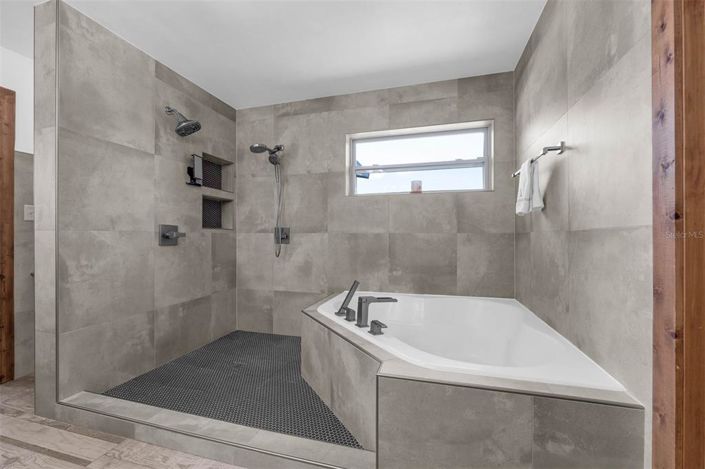 Image No.23-4 Bed Property for sale