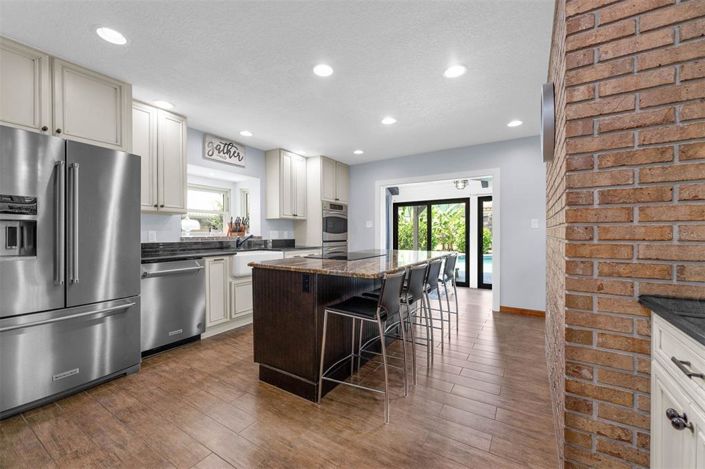 Image No.8-4 Bed Property for sale