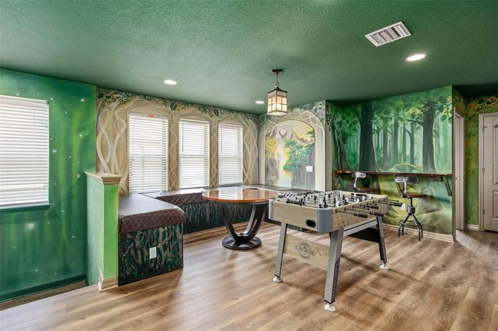 Image No.11-9 Bed Property for sale