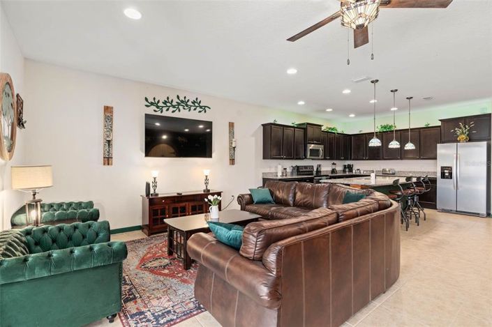 Image No.17-9 Bed Property for sale