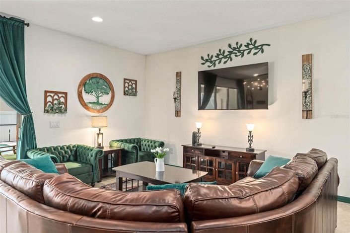 Image No.18-9 Bed Property for sale