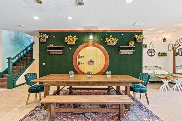 Image No.20-9 Bed Property for sale