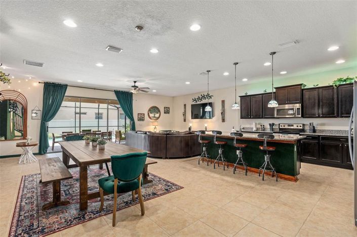 Image No.22-9 Bed Property for sale