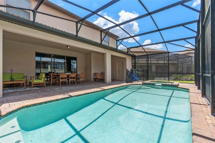 Image No.4-9 Bed Property for sale